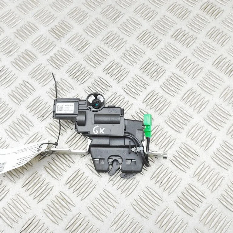 Rear seat headrest – Volvo S90, V90 (2016-)
