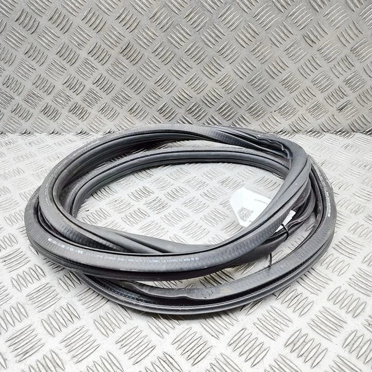 Blīvgumija (uz priekšējām durvīm) 14A867911D