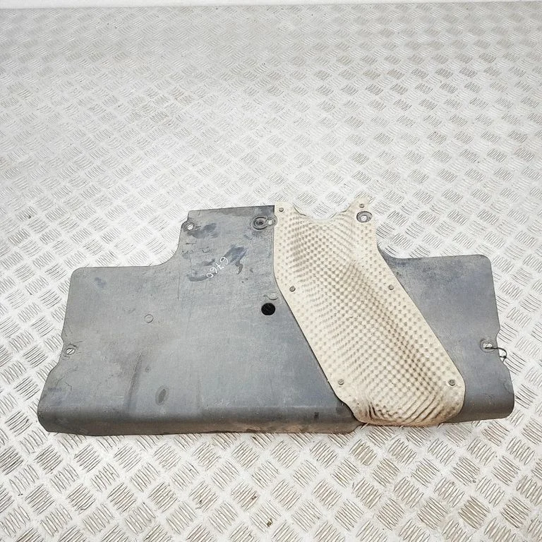 Center/middle under tray cover