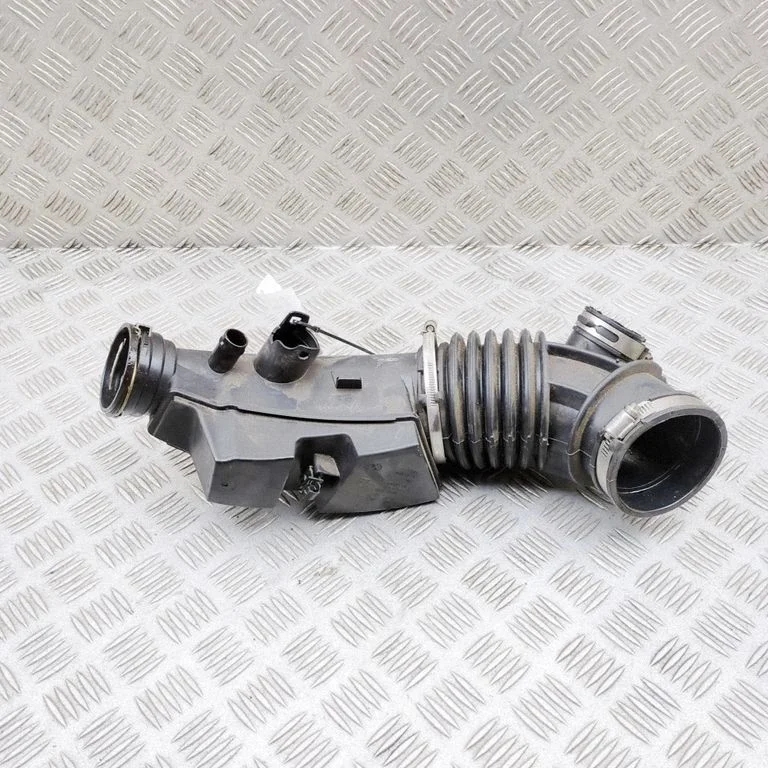 Air intake duct part – BMW 5 Series G30 G31 G38 (2016-)