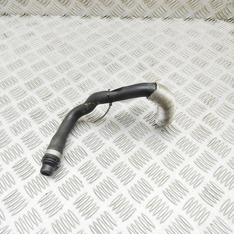 Engine coolant pipe/hose – Volvo S90, V90 (2016-)