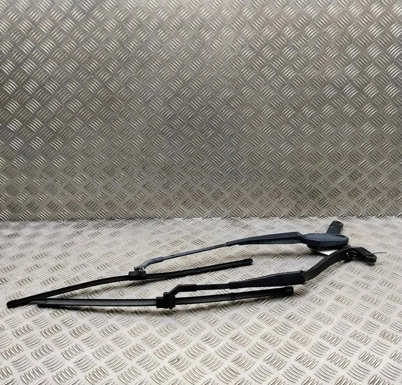 Windshield/front glass wiper blade – Mercedes-Benz E-Class W212 (2009-2016)