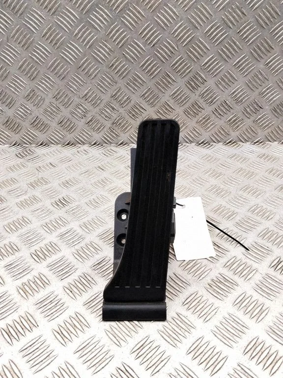 Accelerator throttle pedal A2043000004