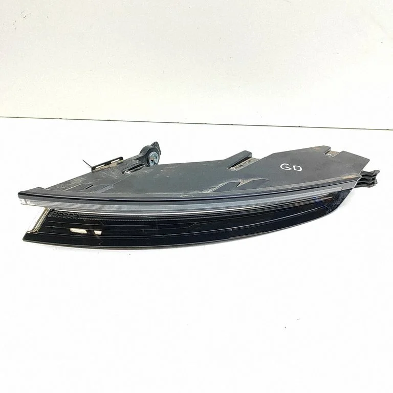 Lampa tylna w błotniku 9JA945092G