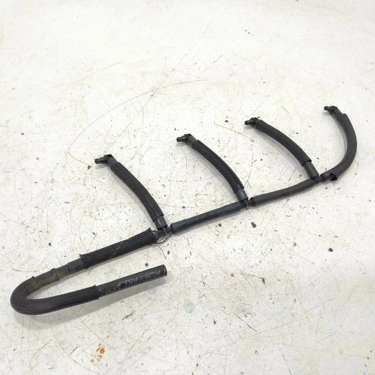 Fuel injector supply line/pipe – front