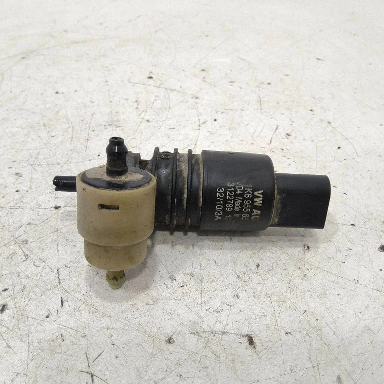 Windscreen/windshield washer pump 1K6955651