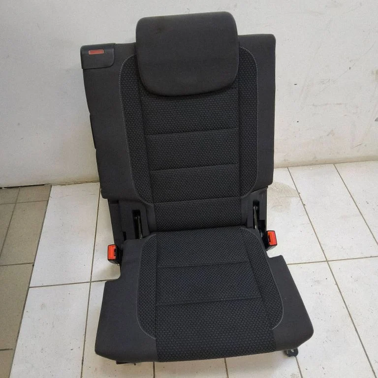 Rear seat – rear right