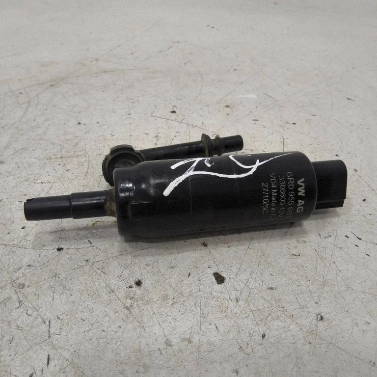 Windscreen/windshield washer pump 6R0955681