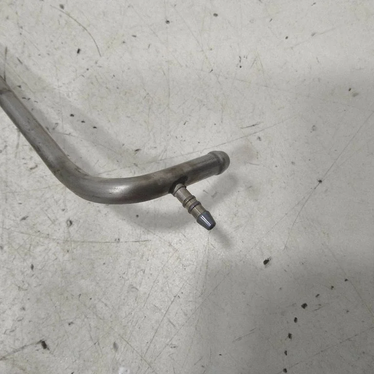 Engine coolant pipe/hose – front