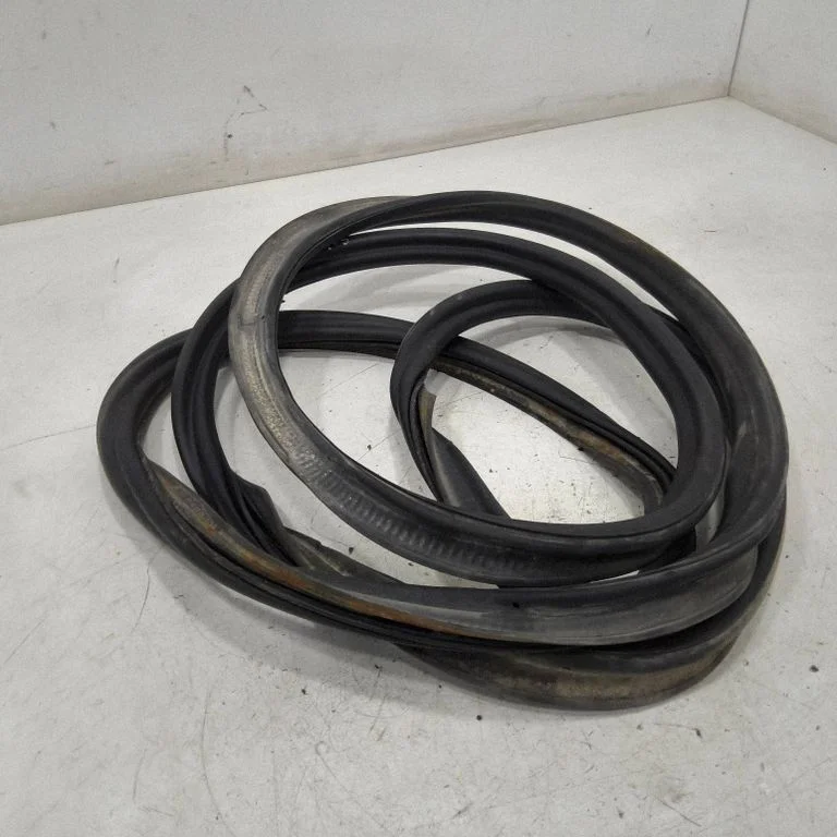 Loading door rubber seal (on body) – Volkswagen Touran II (2010-2016)