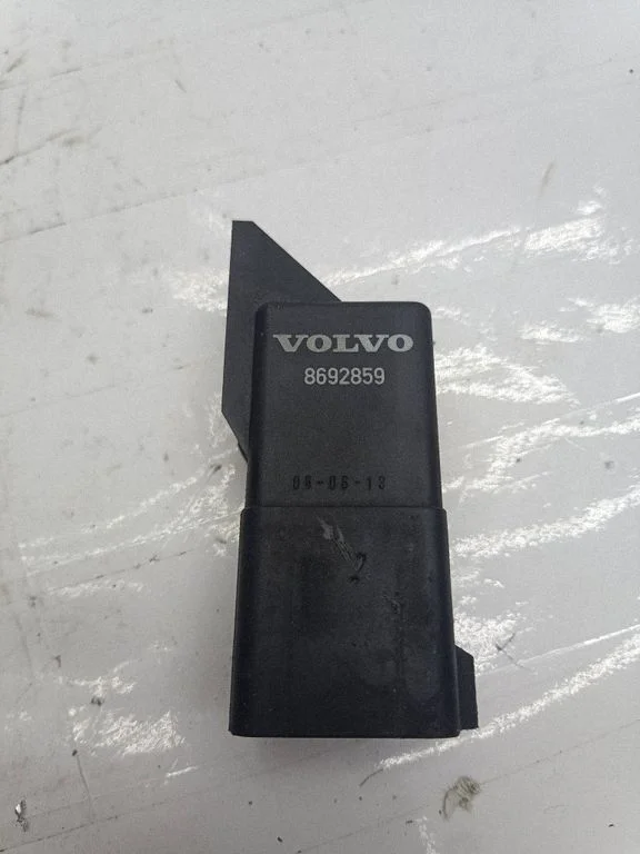 Glow plug pre-heat relay 0281003037