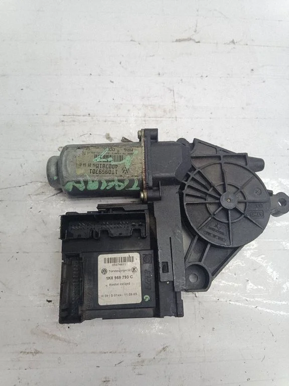 Front door window regulator motor 05074611