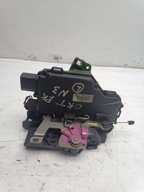 Front door lock – Skoda Superb B5 (3U) (2001-2008)