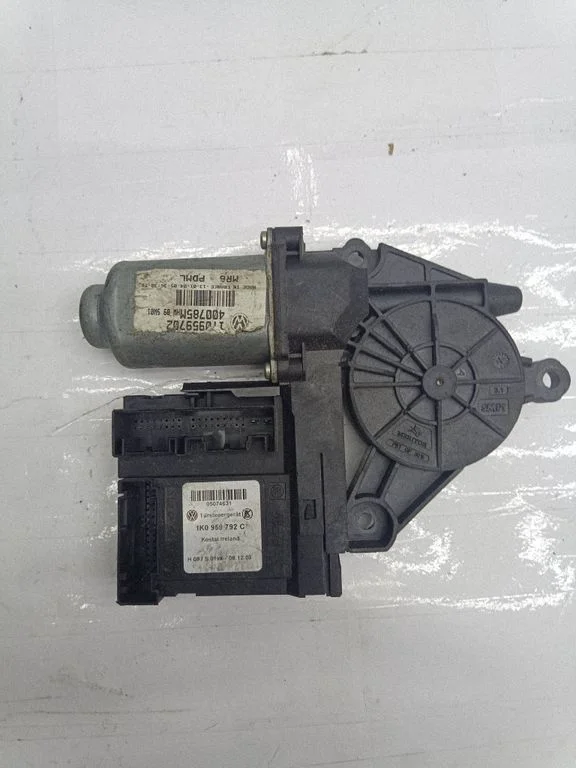 Front door window regulator motor – Volkswagen Touran I (2003-2010)