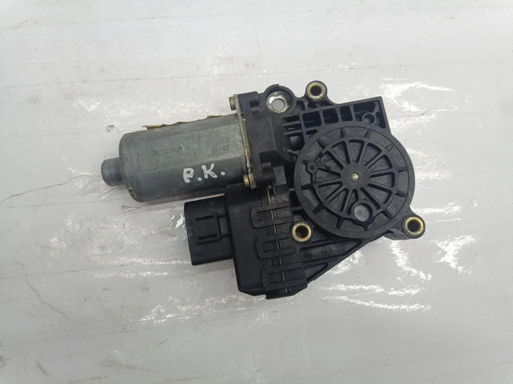 Front door window regulator motor 4B0959801E