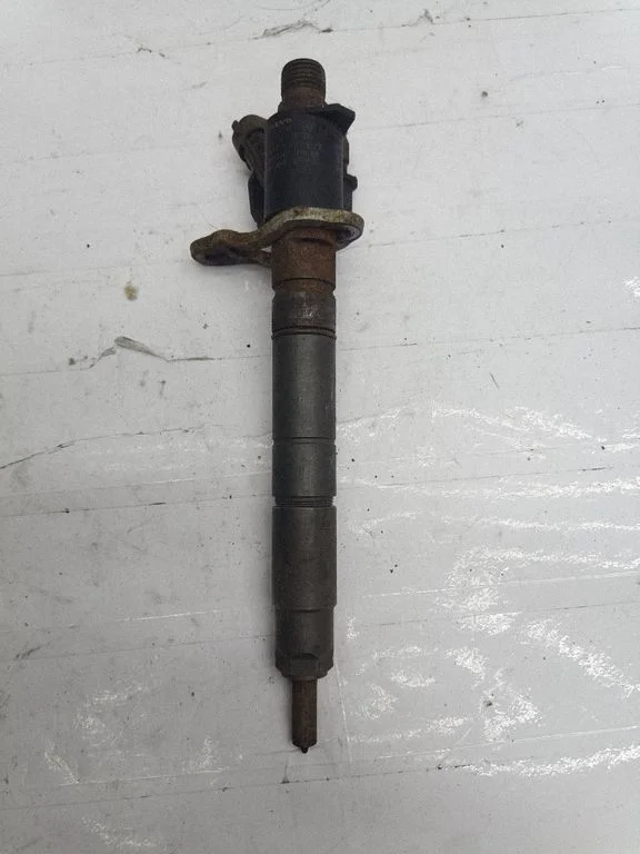 Fuel injector 31303238
