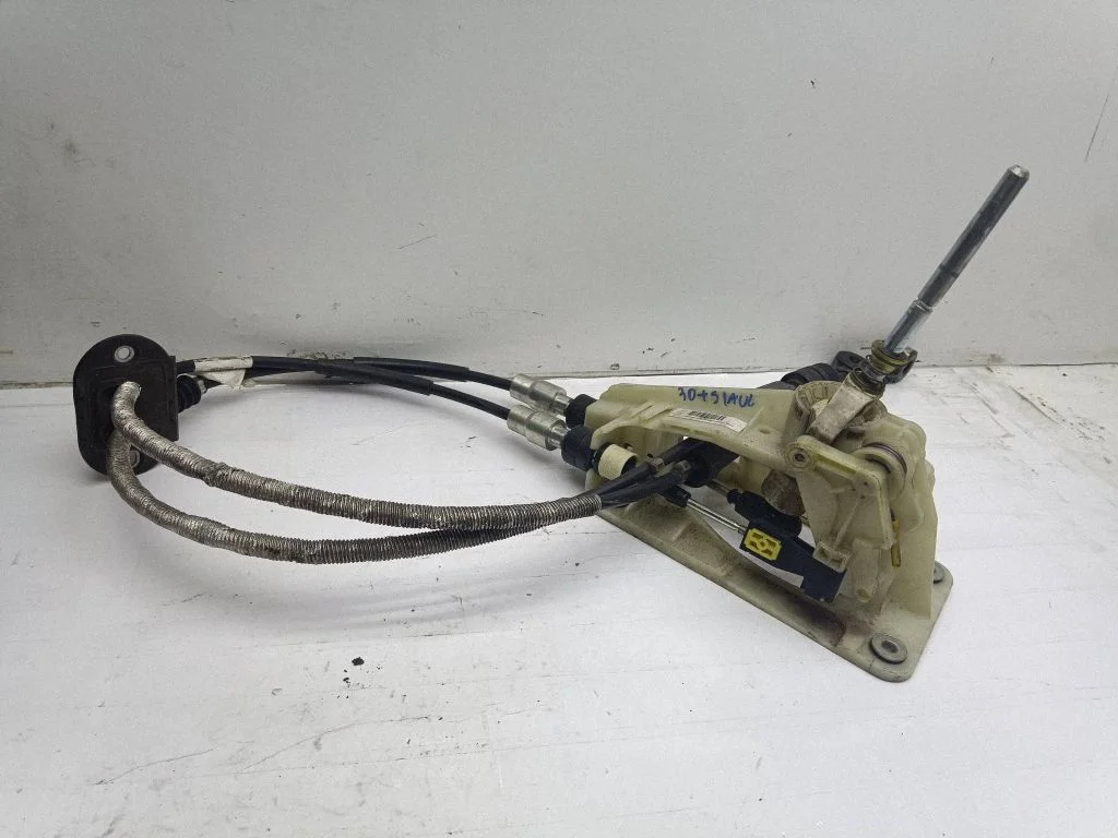 Gear selector mechanism 30733067