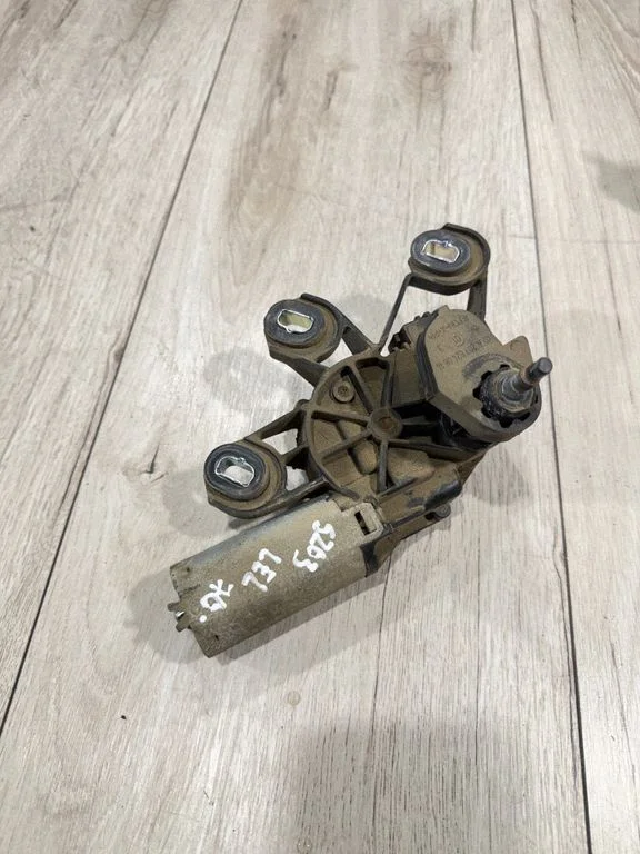 Rear window wiper motor – Mercedes-Benz C-Class W203 (2000-2007)