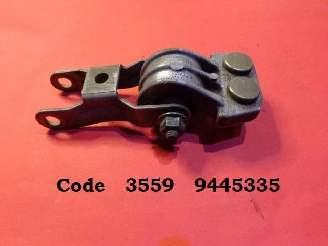 Engine mount bracket 9445335