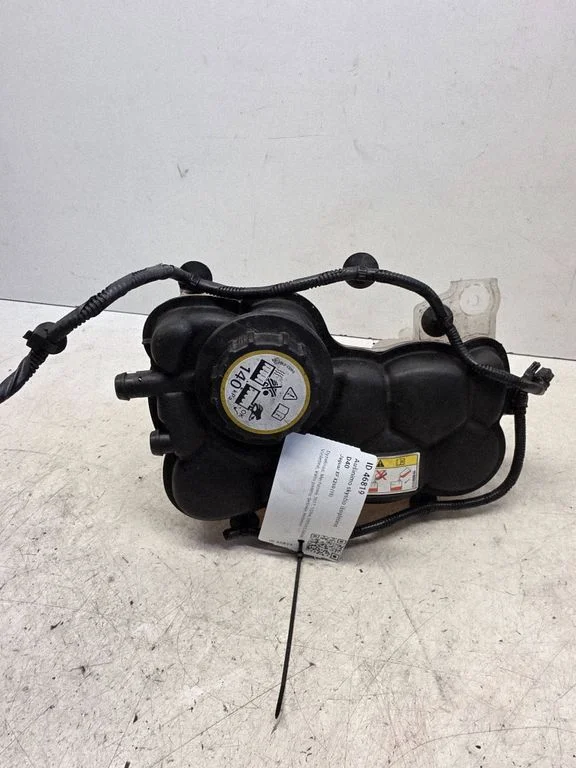 Coolant expansion tank/reservoir 8W838101AA