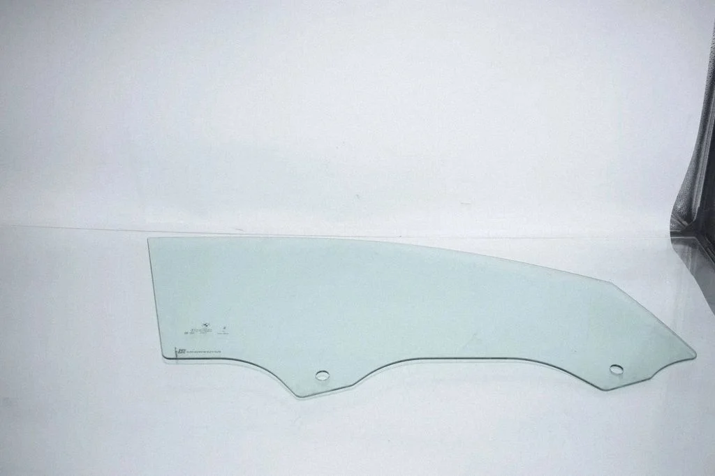 Front door window glass four-door 7432230