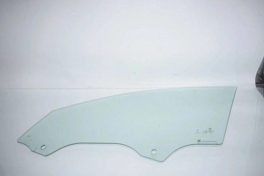 Front door window glass four-door 7432229