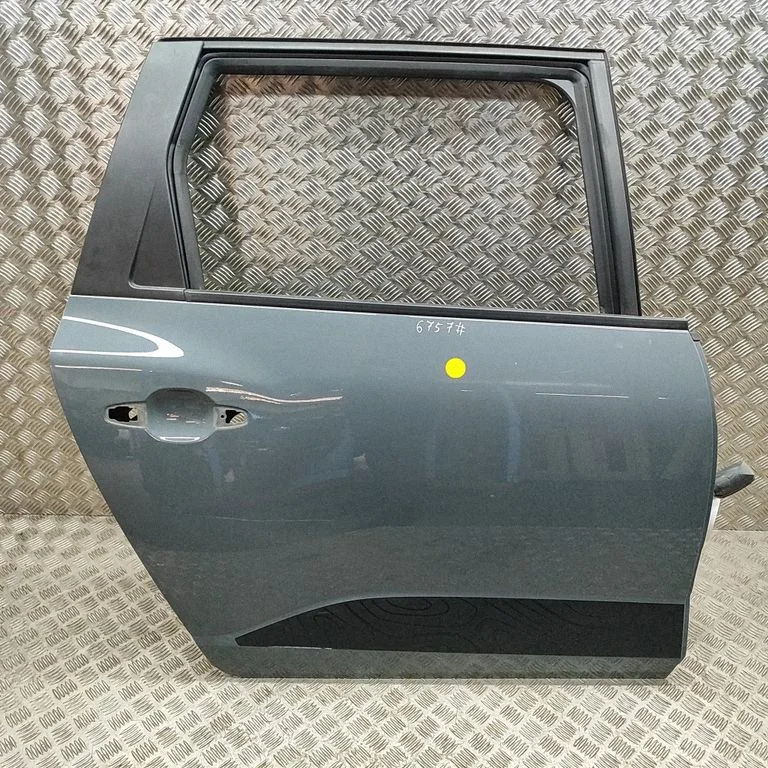 Aizmugurējās durvis 821001329R