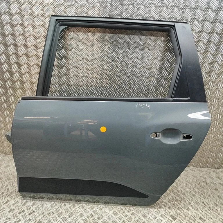 Aizmugurējās durvis 821012543R