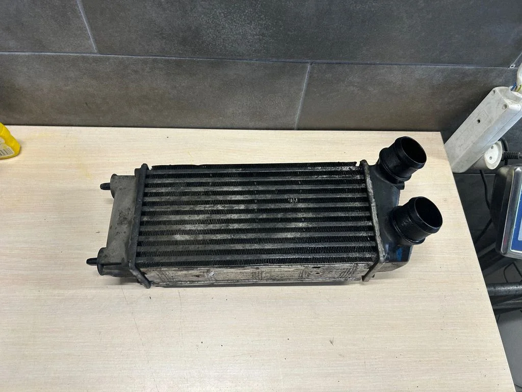 Vahejahuti radiaator – Peugeot Partner (2015-2018)