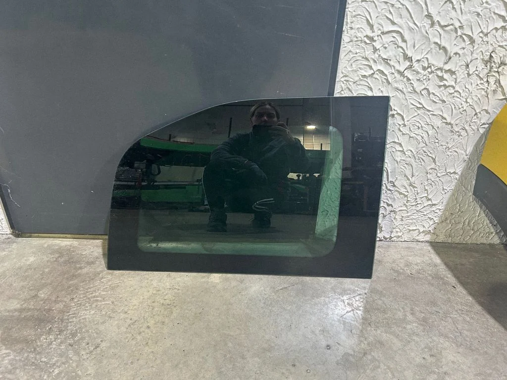 Rear side window 43R00345