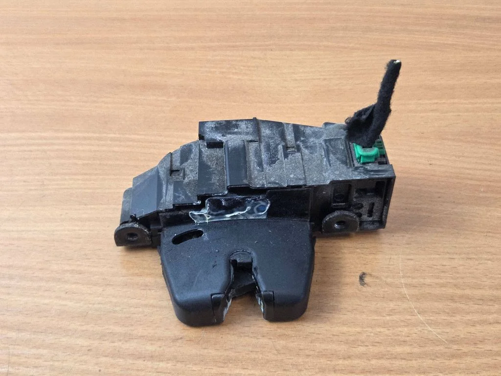 Tailgate/trunk/boot lock/catch/latch – Peugeot Partner (2015-2018)