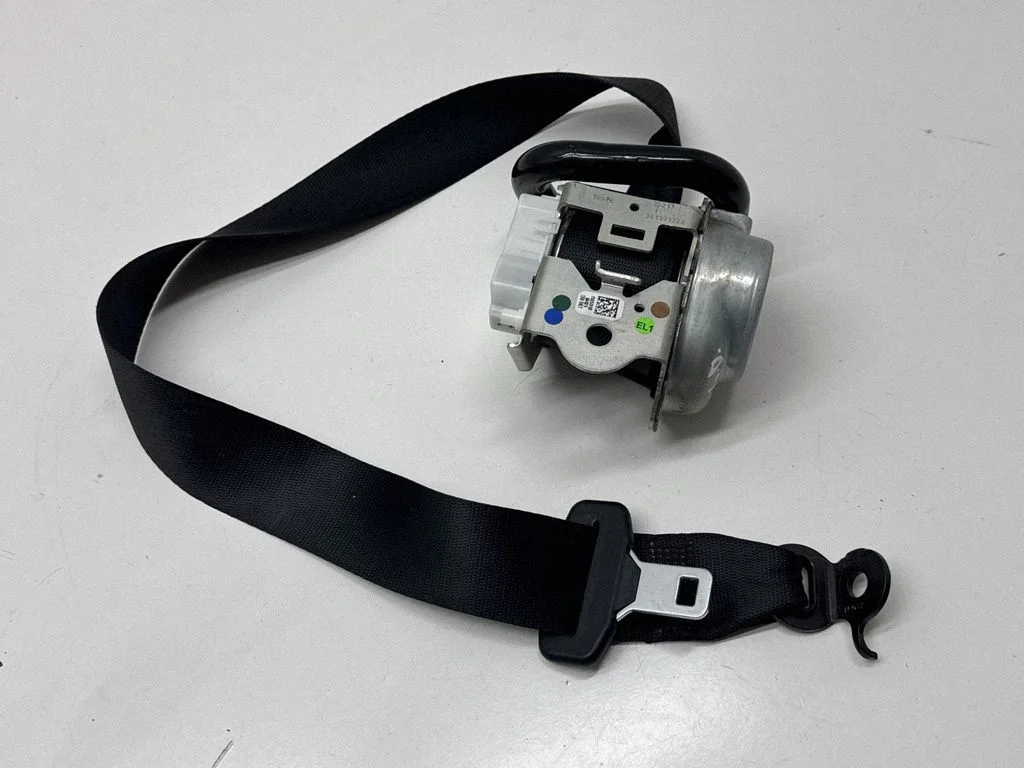 Aizmugurējā drošības josta 33054574