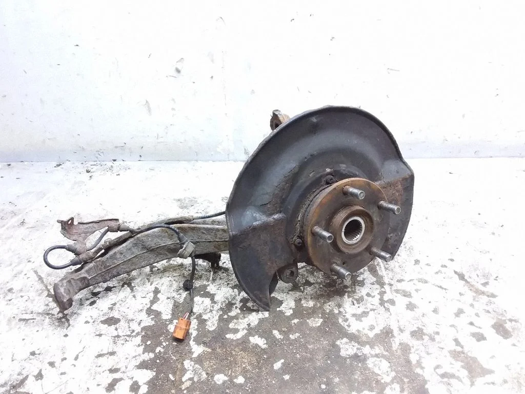 Front wheel hub – front left
