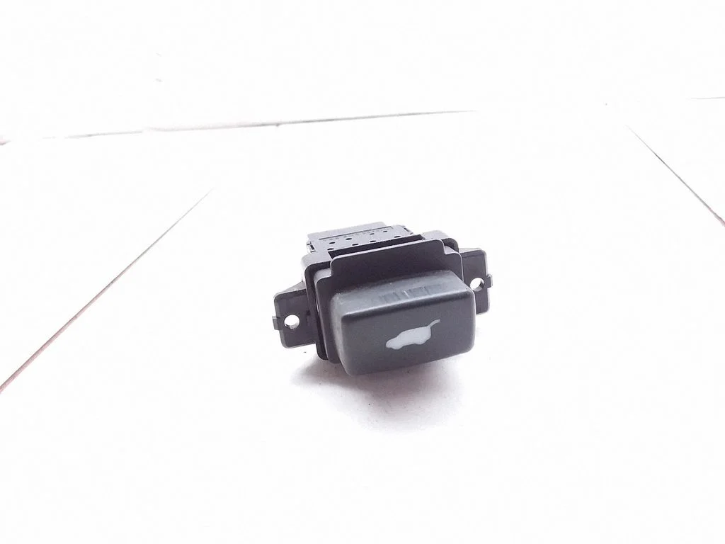 Tailgate/boot open switch button HD27