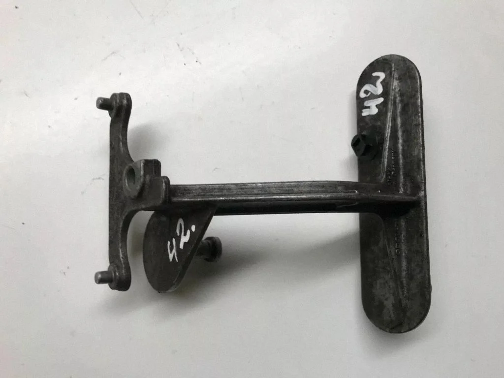 ABS pump bracket – Mercedes-Benz C-Class AMG W204 (2007-2014)