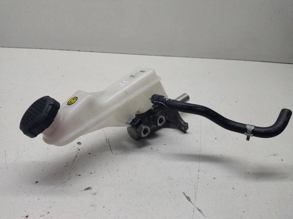 Brake fluid reservoir 41620Q0600