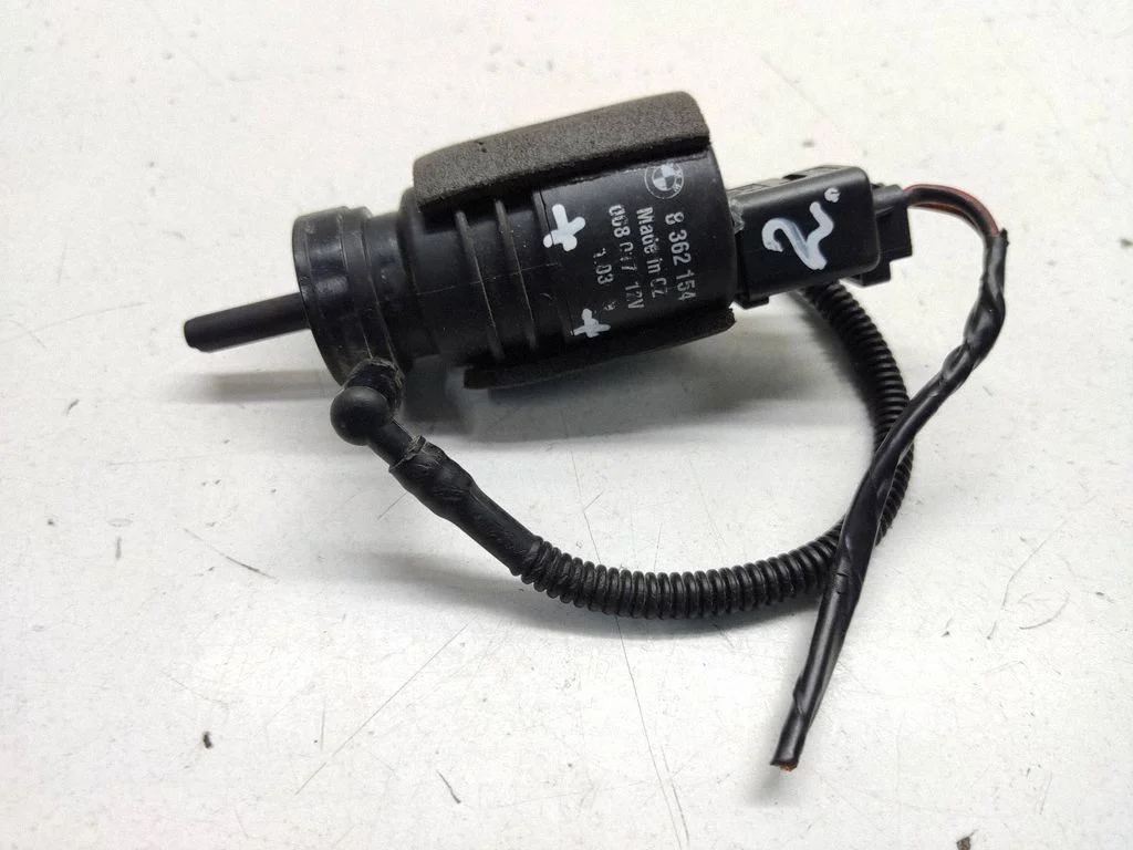 Windscreen/windshield washer pump 8362154