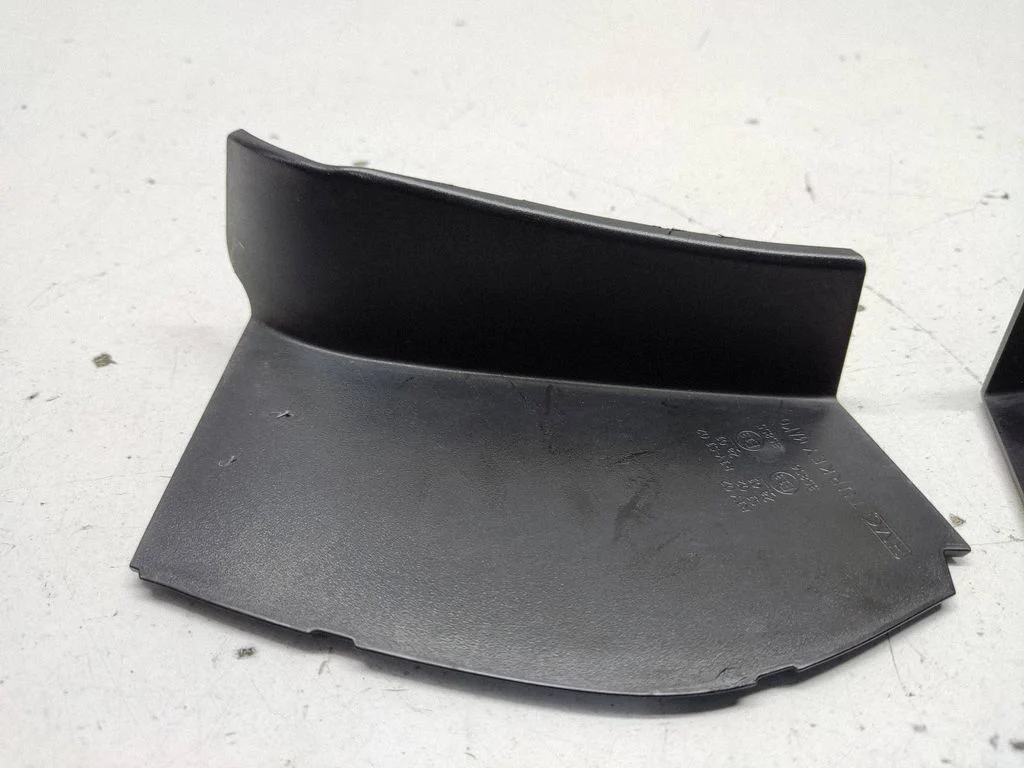 Rear/tail light trim molding 58278