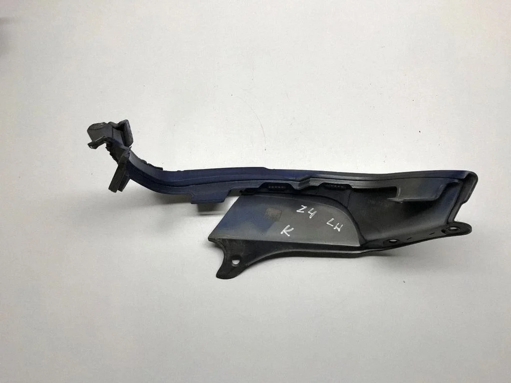 Rear/tail light trim molding 7025641