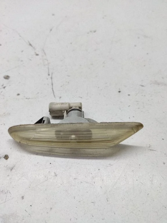 Front fender indicator light 6939816