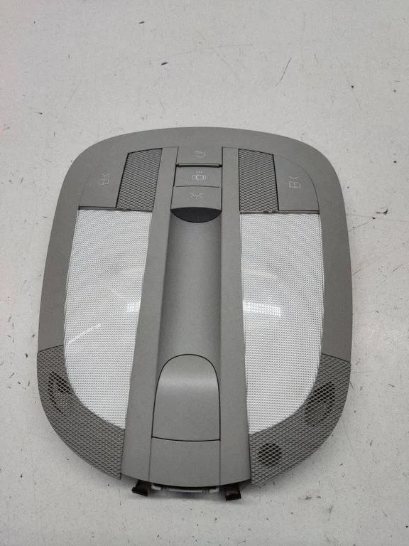 Esiistmete valgustustuli – Mercedes-Benz ML-klass W164 (2005-2011)