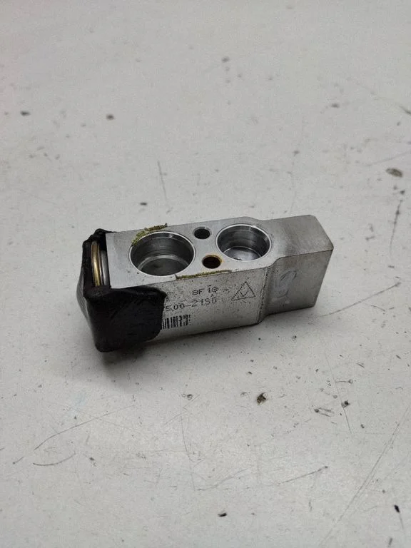 Kliimaseadme paisumisventiil – Toyota Corolla E120 E130 (2004-2007)