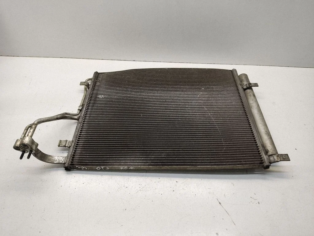 Kliimaseadme jahutusradiaator (kondensaator) 976062T000