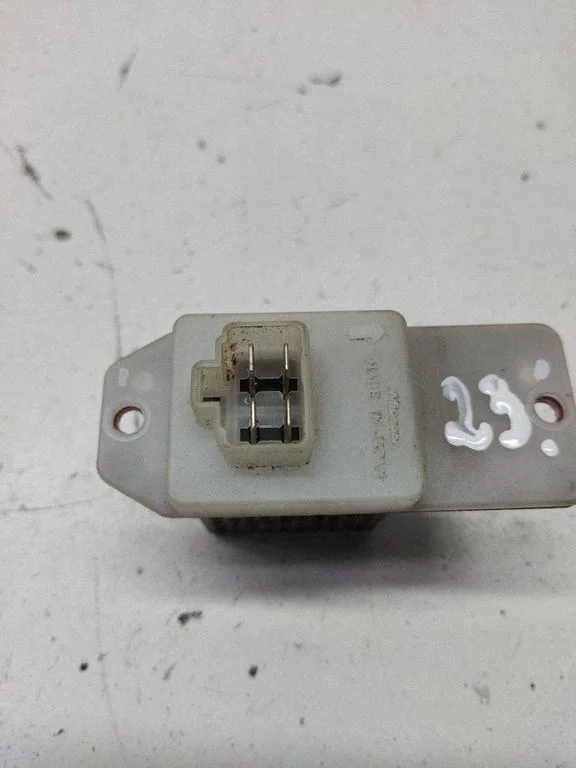 Heater blower motor/fan resistor – Mitsubishi Pajero Sport I (1996-2008)