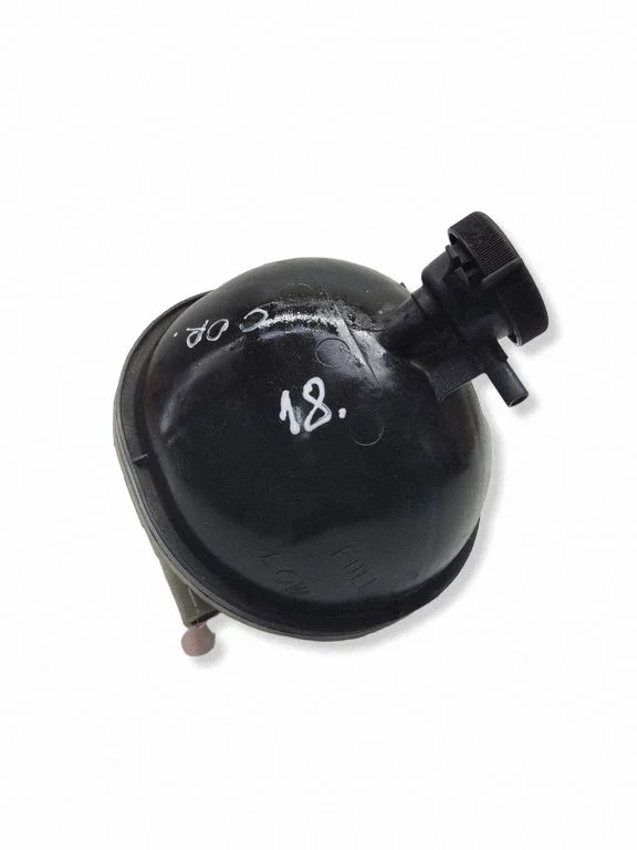 Coolant expansion tank/reservoir – Toyota Corolla E120 E130 (2004-2007)