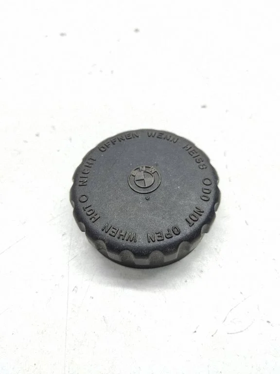Coolant expansion tank/reservoir cap – front