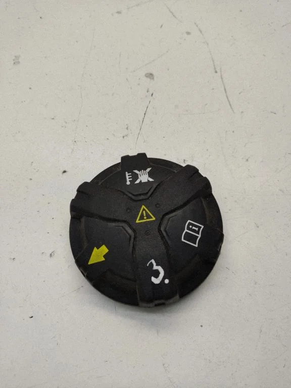 Coolant expansion tank/reservoir cap 8665638
