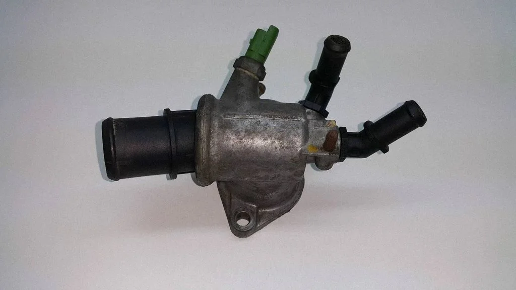 Thermostat/thermostat housing – Opel Vectra C (2005-2009)