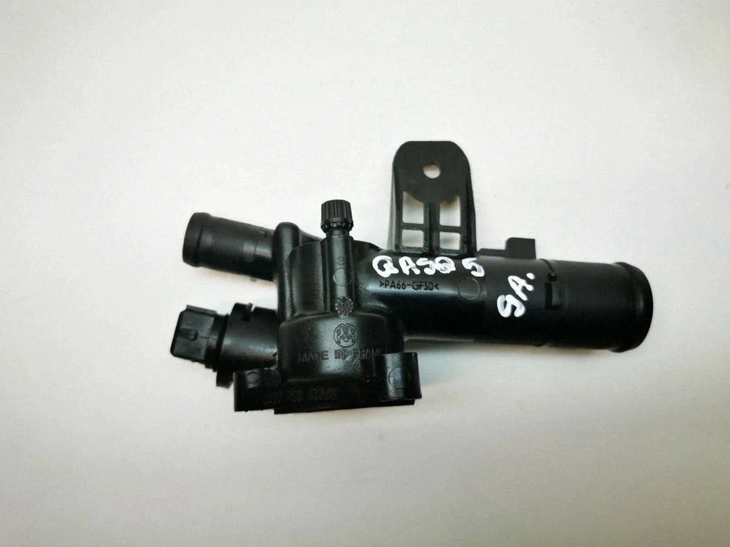 Thermostat/thermostat housing – Nissan Qashqai+2 (2008-2010)