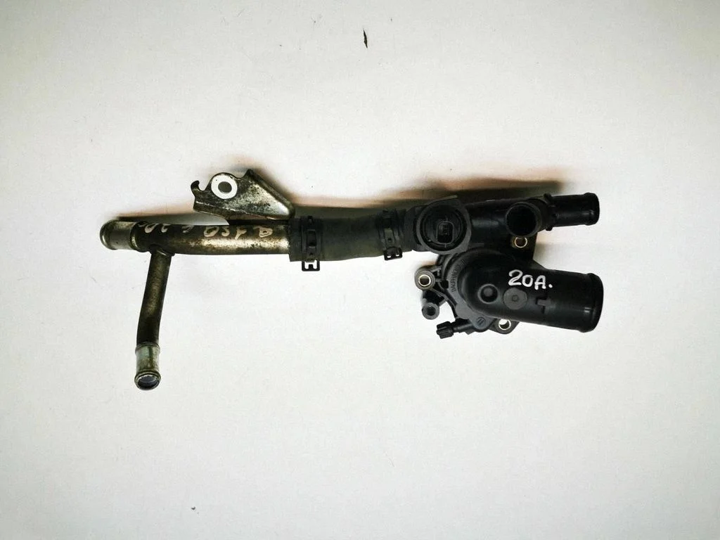 Thermostat/thermostat housing – Nissan Qashqai+2 (2008-2010)